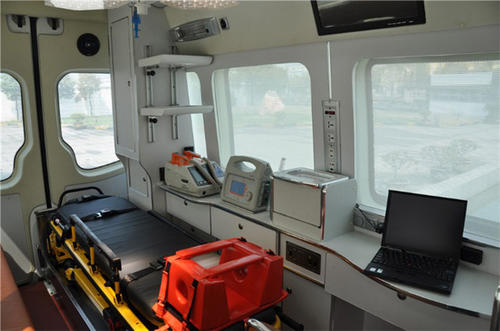 都昌县救护车内部